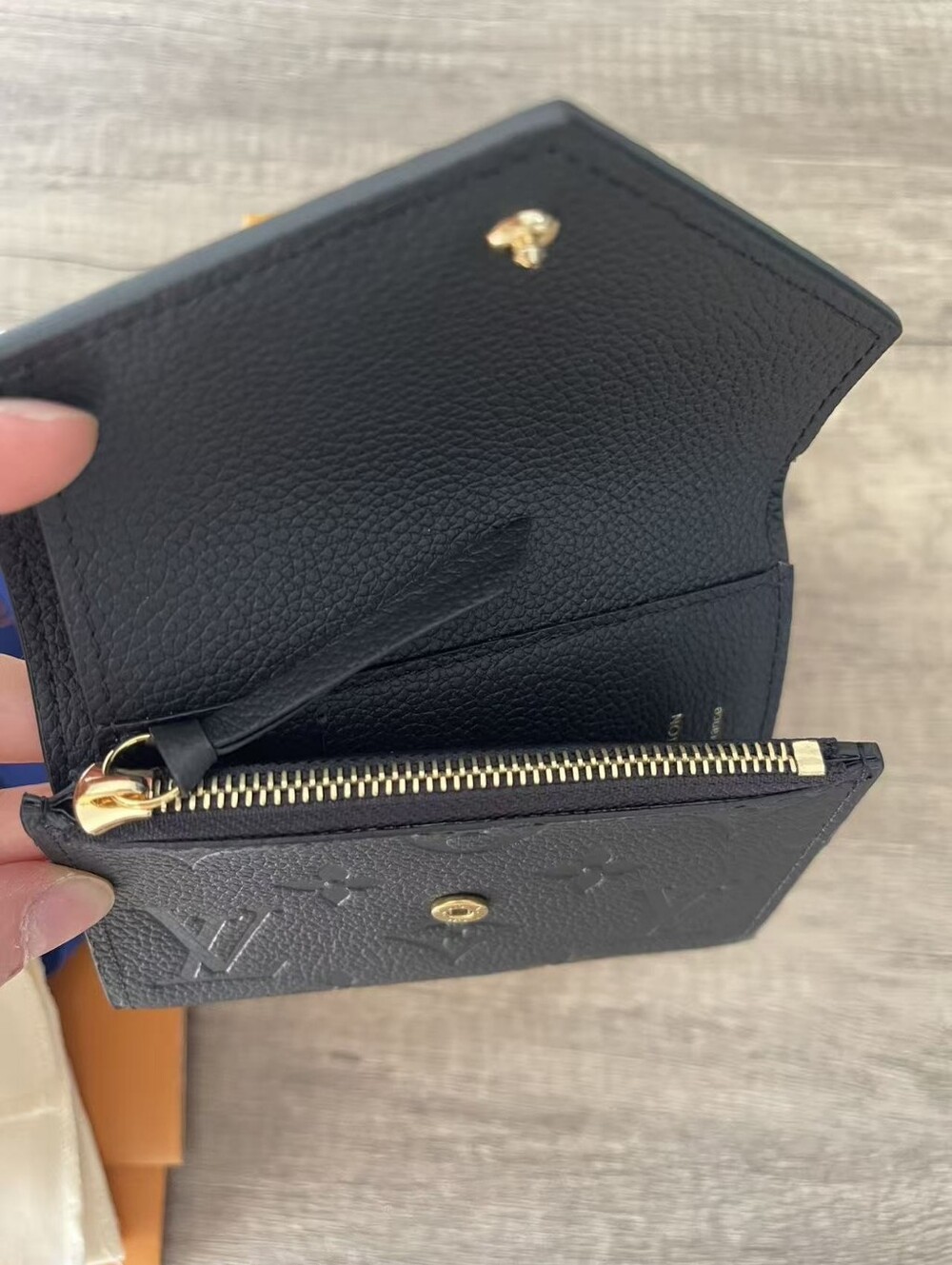 Louis Vuitton Victorine Wallet - Picture 4 of 11